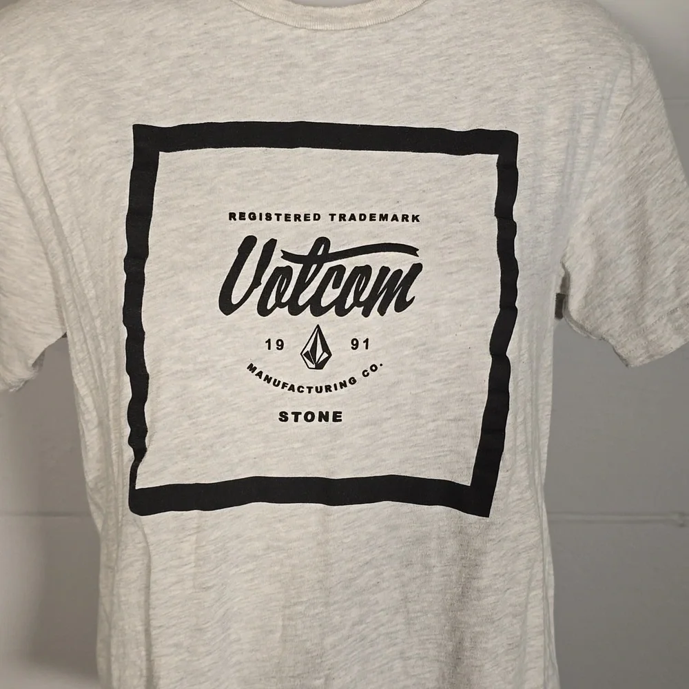Volcom t shirt - Picture 3 of 6